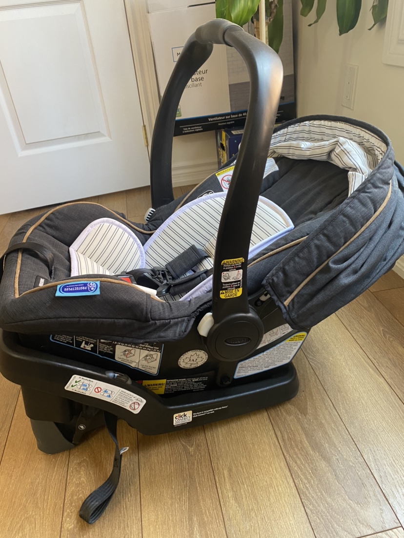 Graco infant Carseat with base - photo 2