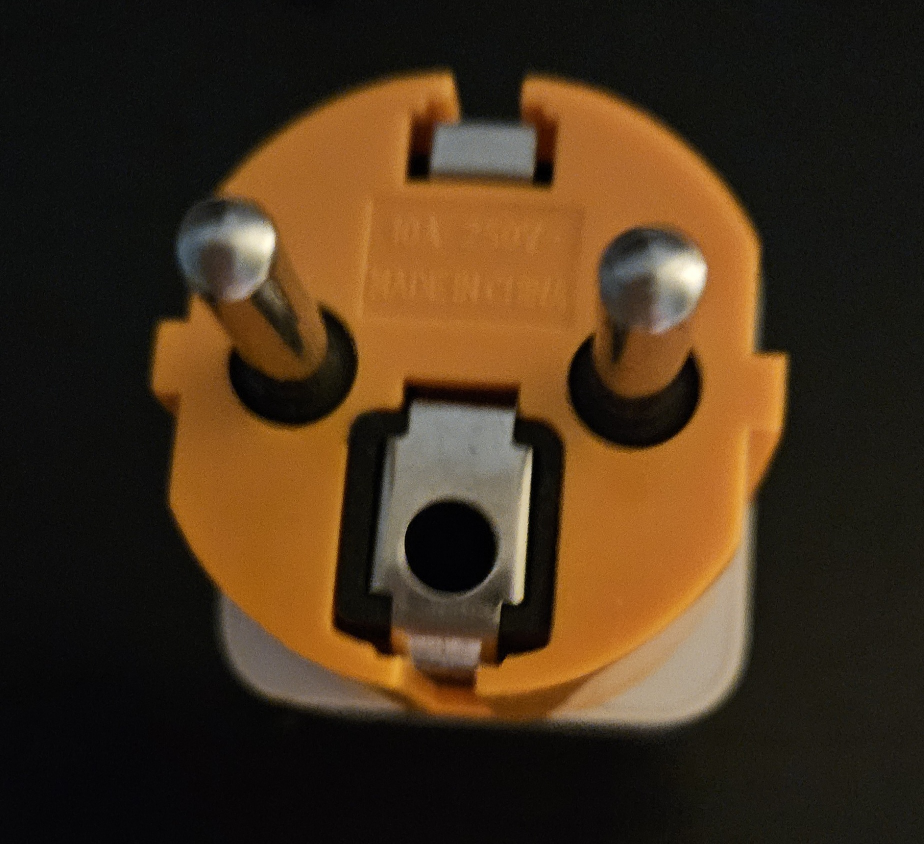 Travel AC adapters Europe and UK image indicator(2)