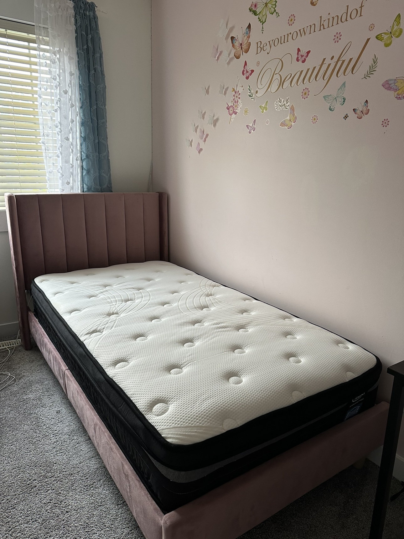Twin size bed with end table - photo 2