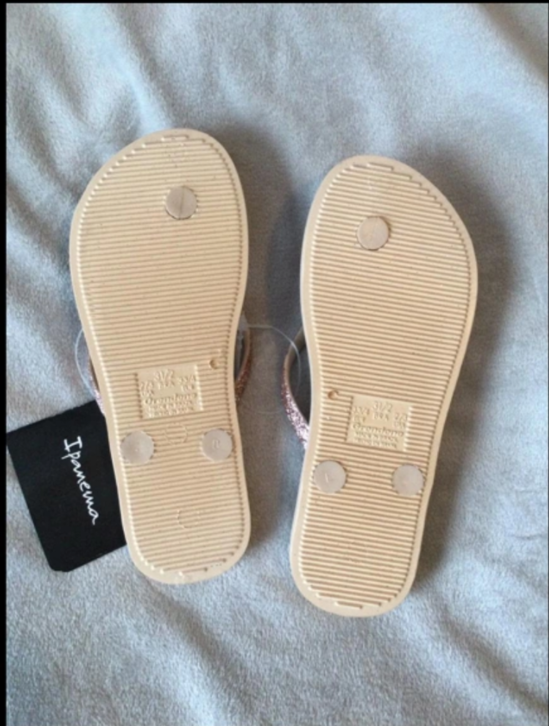 Ipanema Girl Glitter Flip Flops Size: 2/3 image indicator(3)