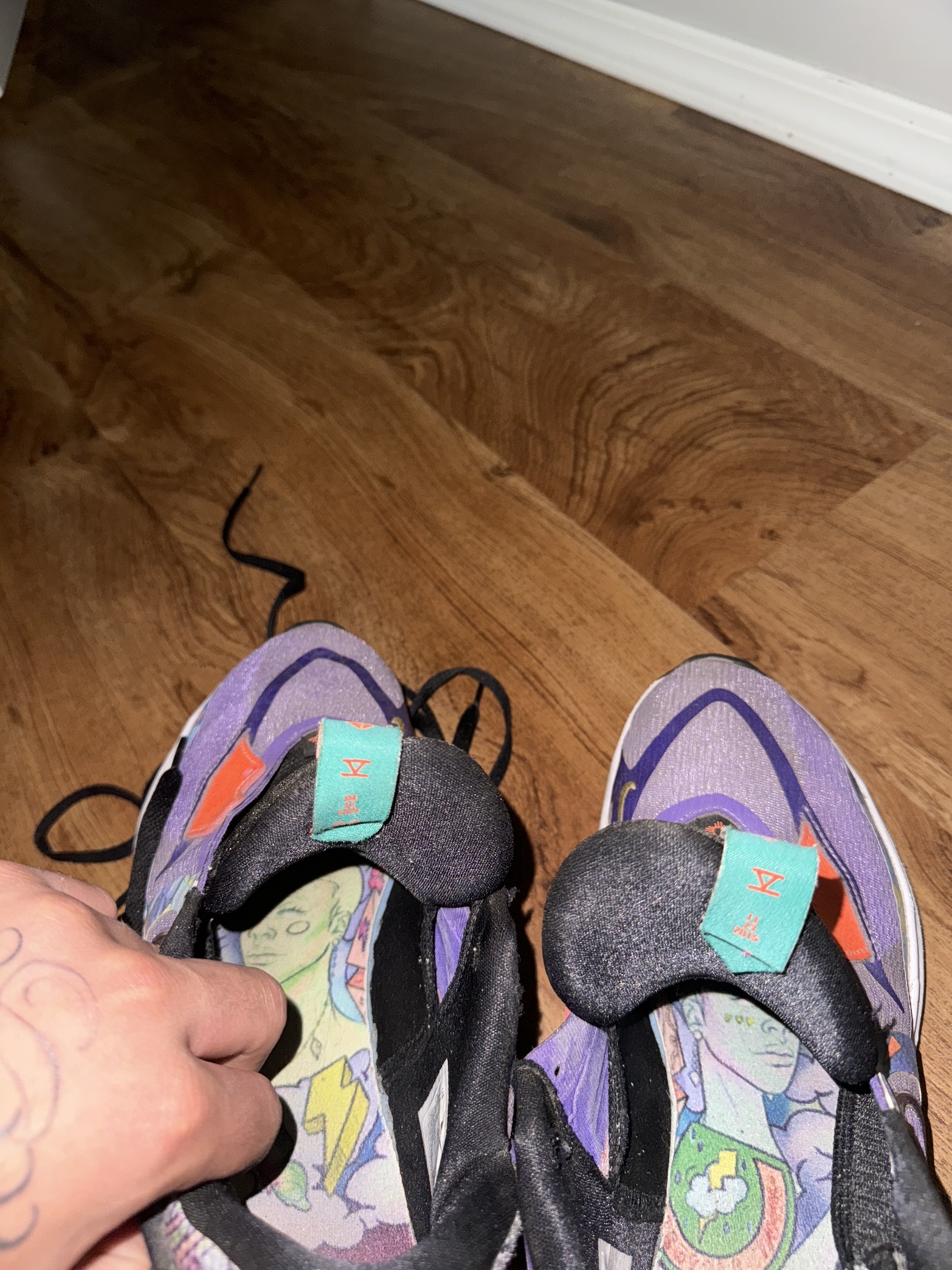 KYRİE LOW 5 - 11 SİZE  LITTLE USED BASKETBALL SHOES image indicator(3)