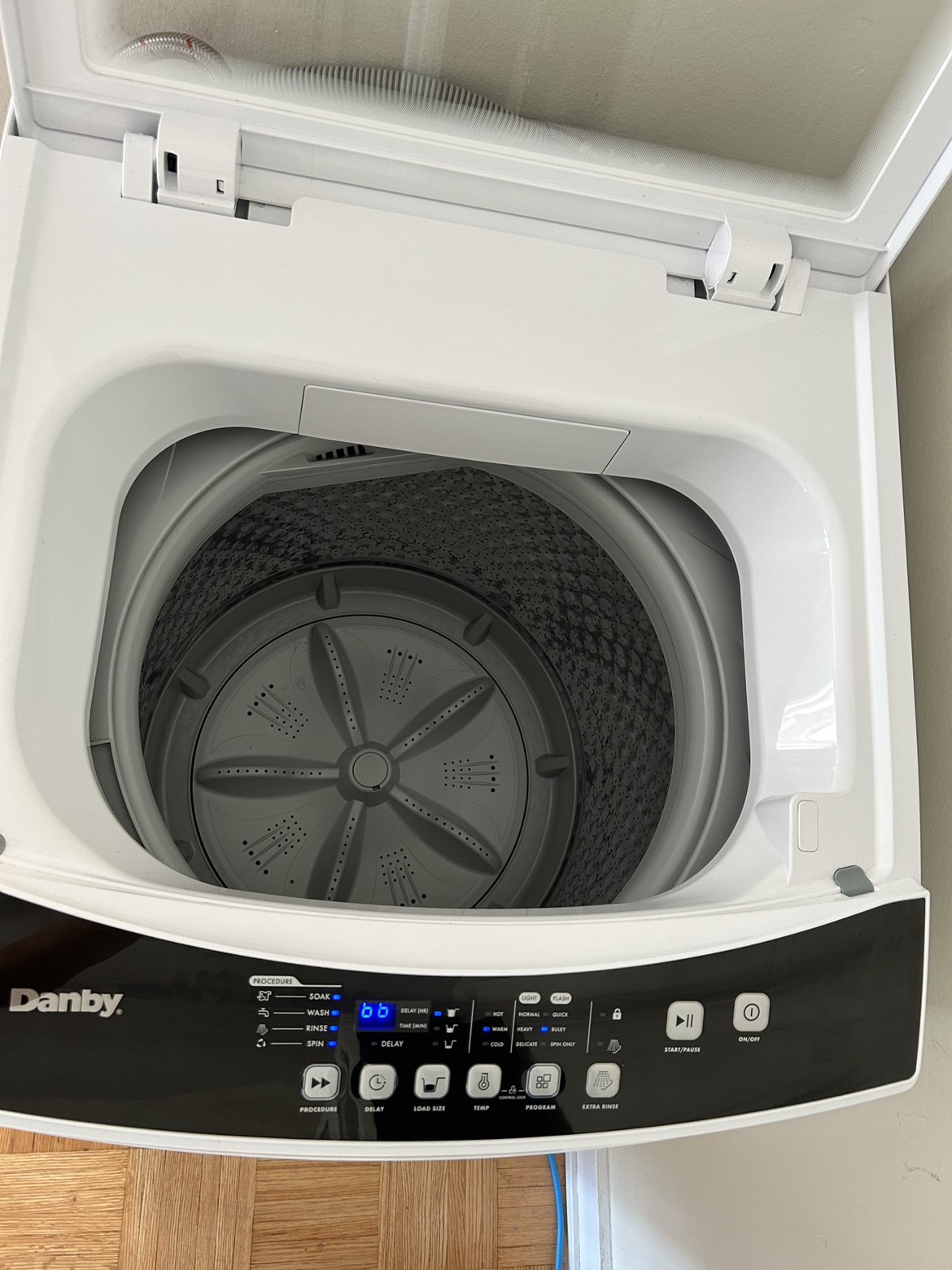 Washer and dryer - photo 2