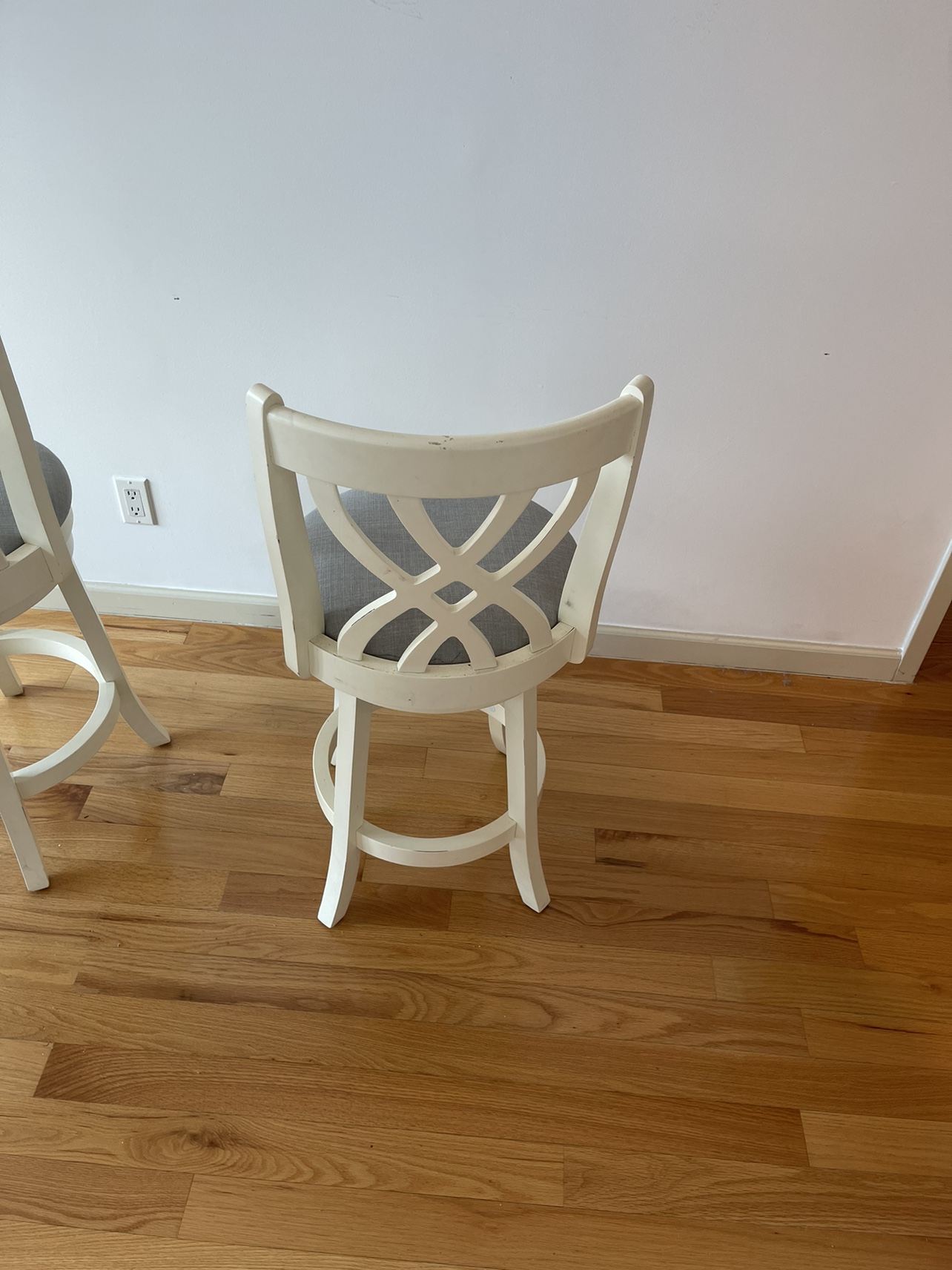 SET OF TWO swivel stool chairs - photo 2