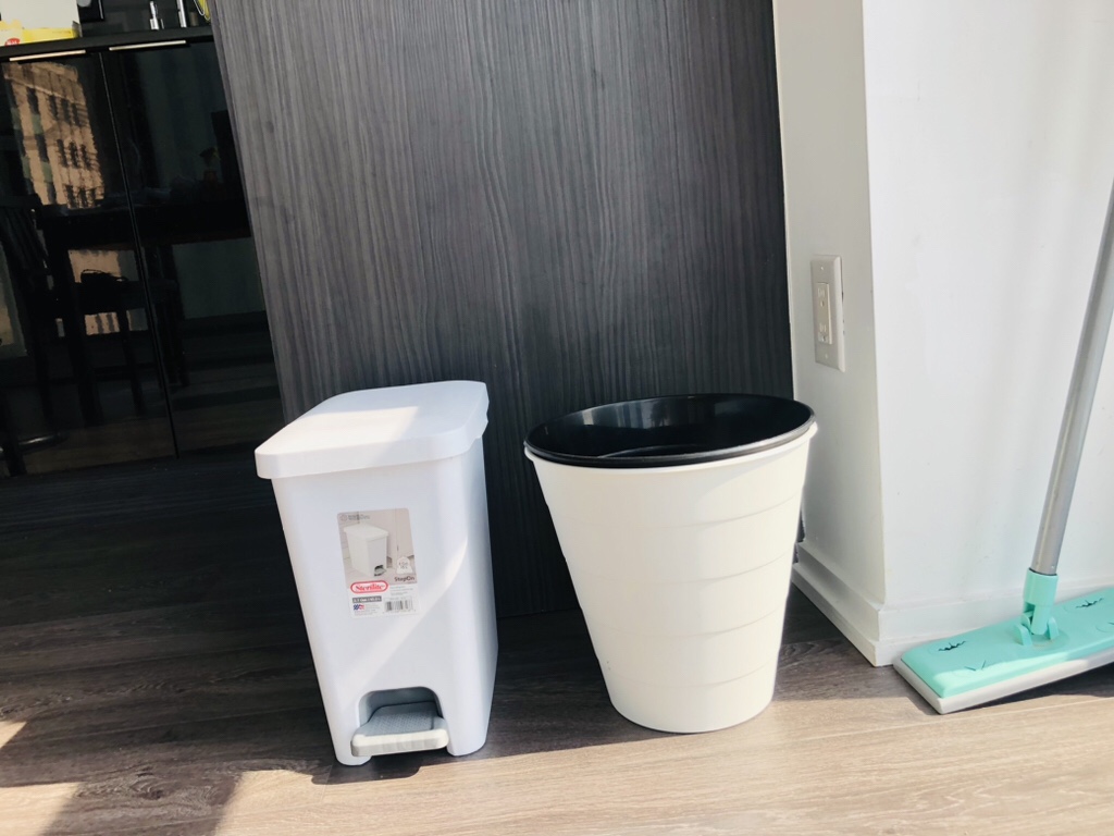 Moving sale 🌟  4 waste bin/ trash bins (all) thumbnail