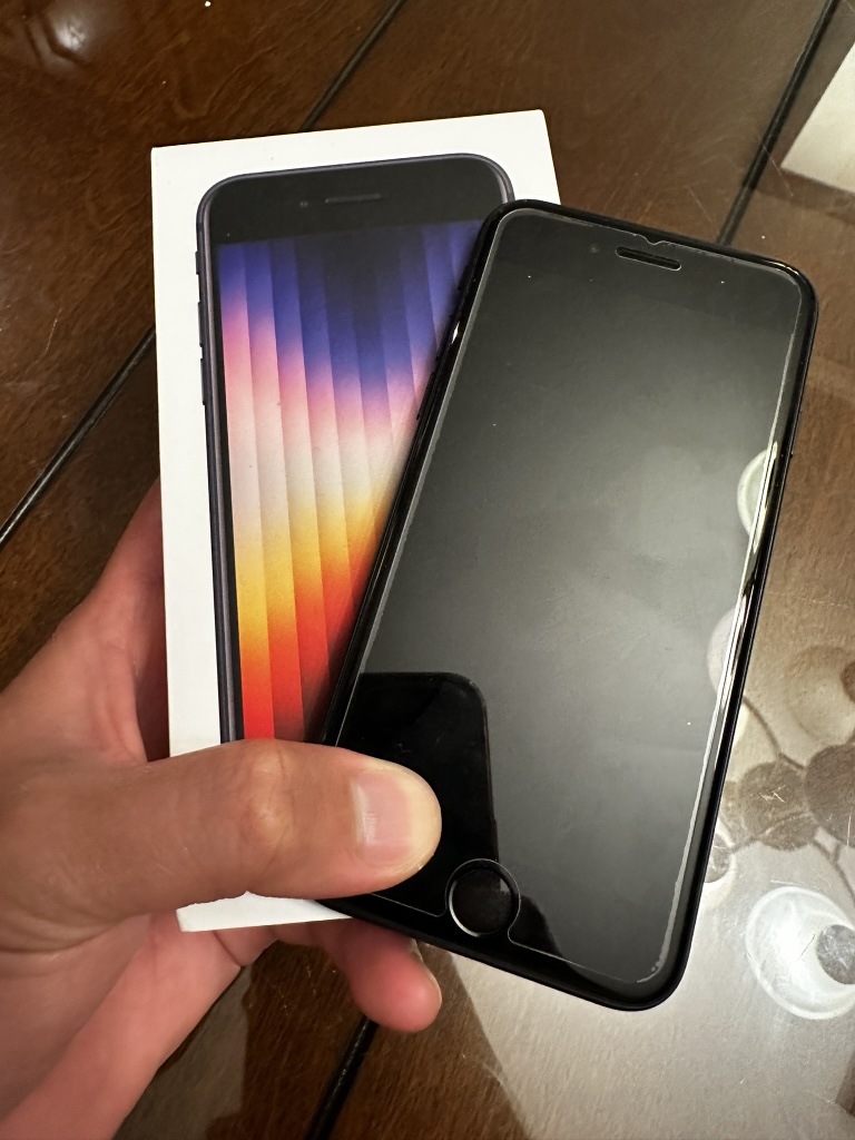 Iphone SE 3rd Gen 2022 - photo 3