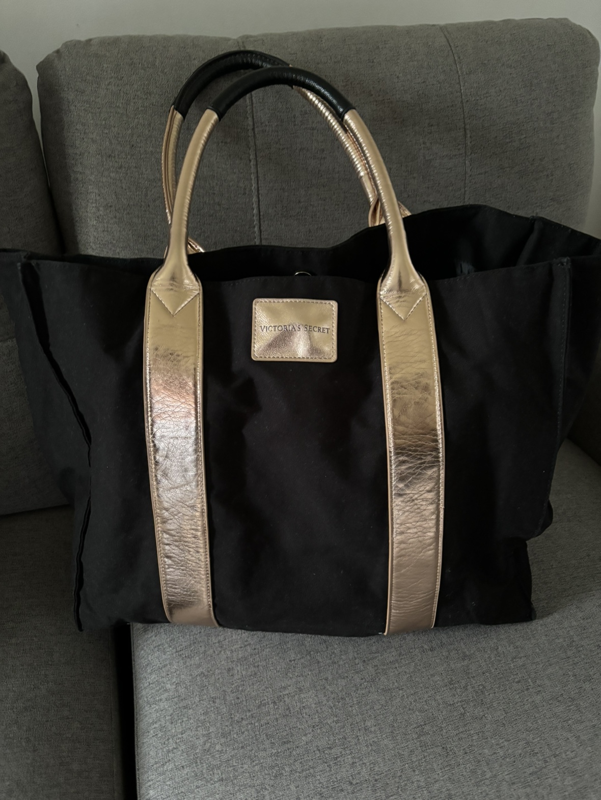 Victoria’s Secret tote thumbnail
