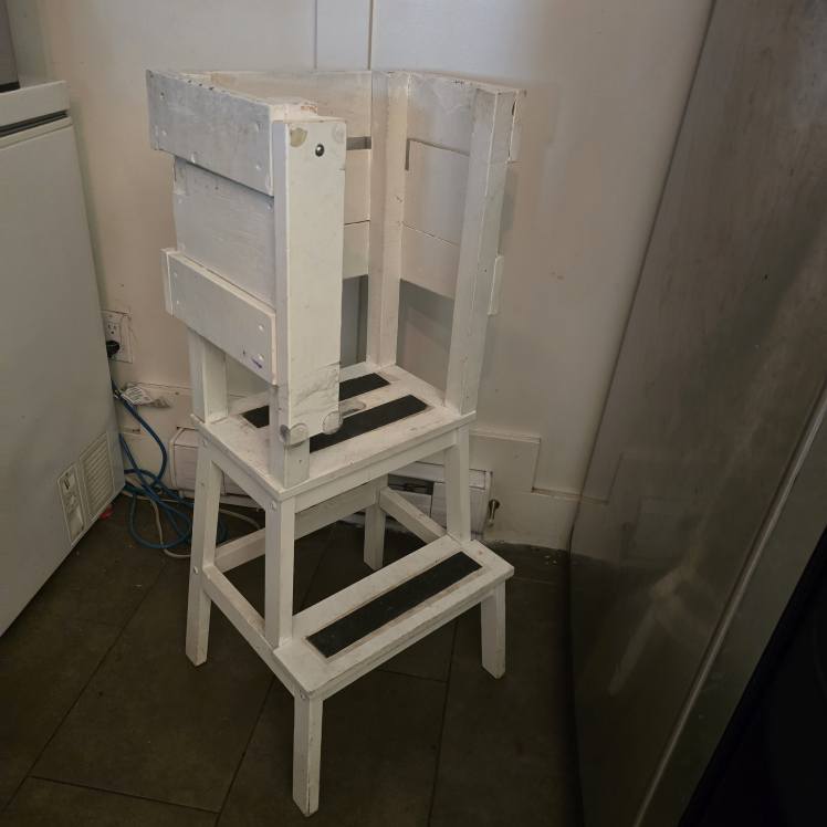 white stool thumbnail
