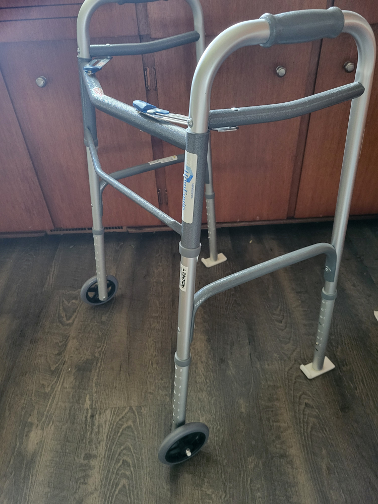 Folding Walker, adjustable 2 Wheels. Meet up at Unicity mall. - photo 4