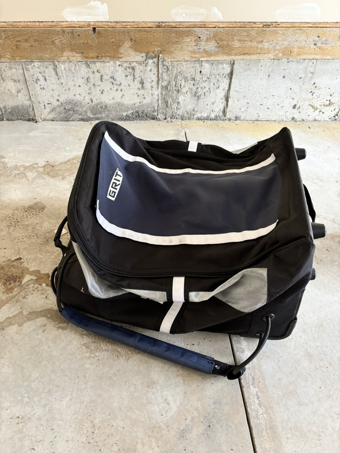 Grit cube hockey bag