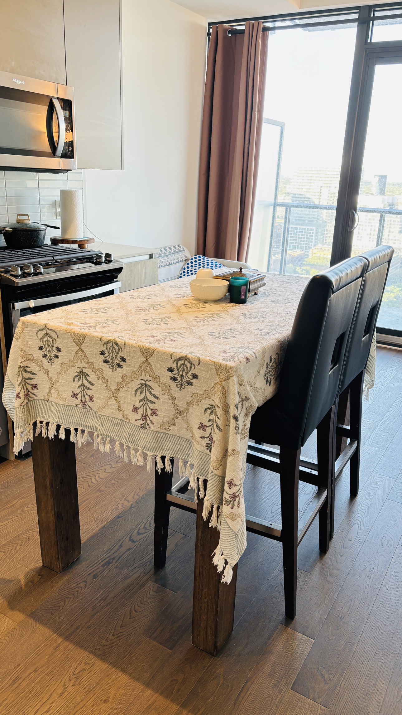 Structube Kitchen Island/ Dining Table with Chairs - photo 3