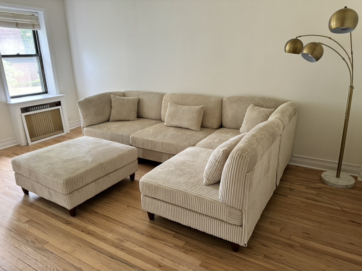 Brand New - 6 pieces sectional - Never Used