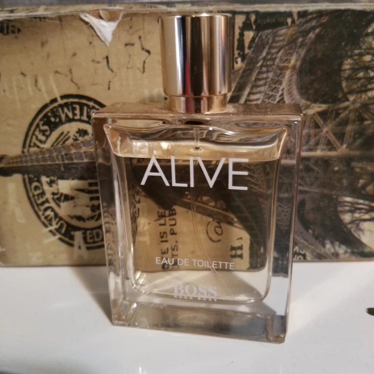Hugo Boss Alive perfume thumbnail