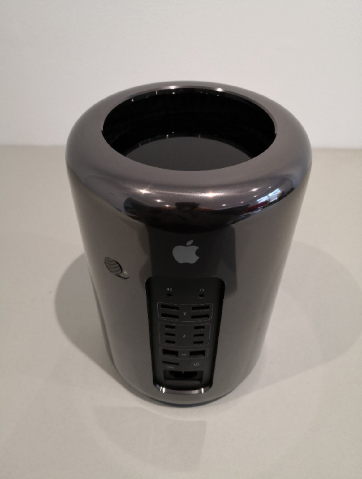 Apple Mac Pro 2013 Xeon E5 64GB 1TBSSD AMD D700 6GB