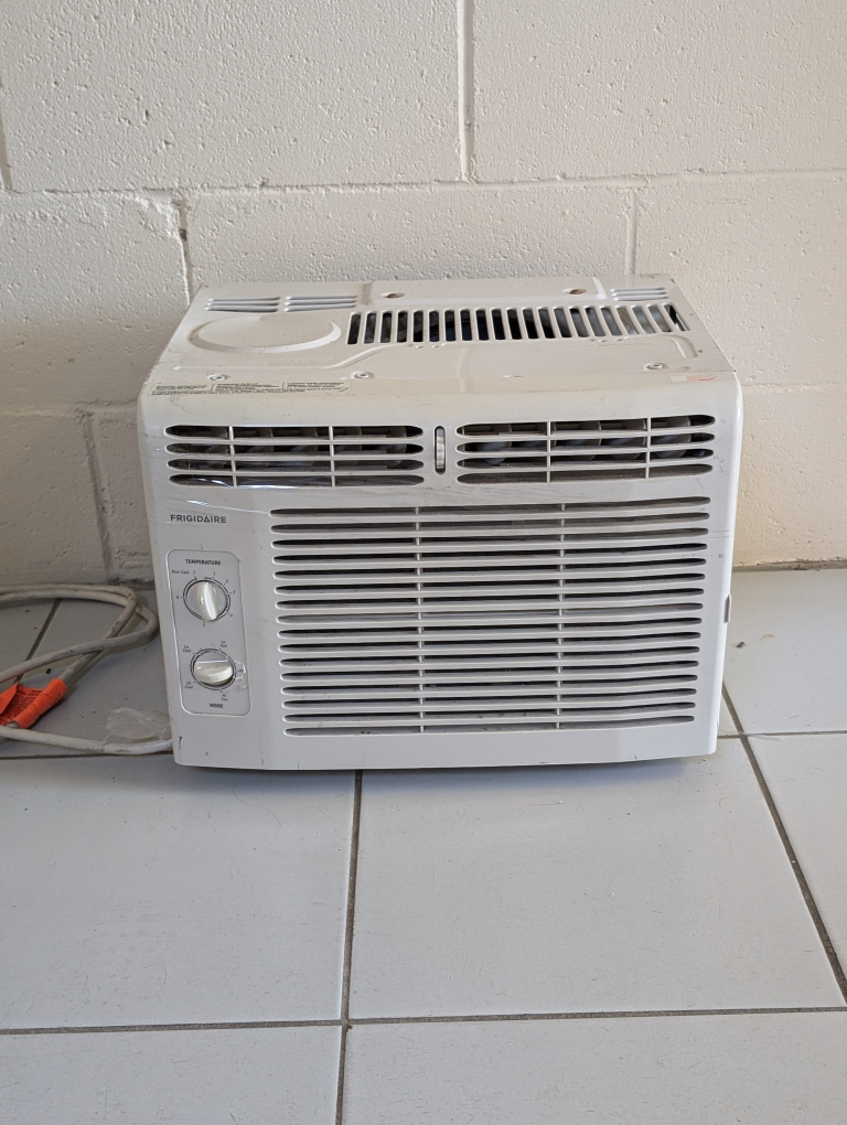 Frigidaire  Window Air Con 5000 BTUs