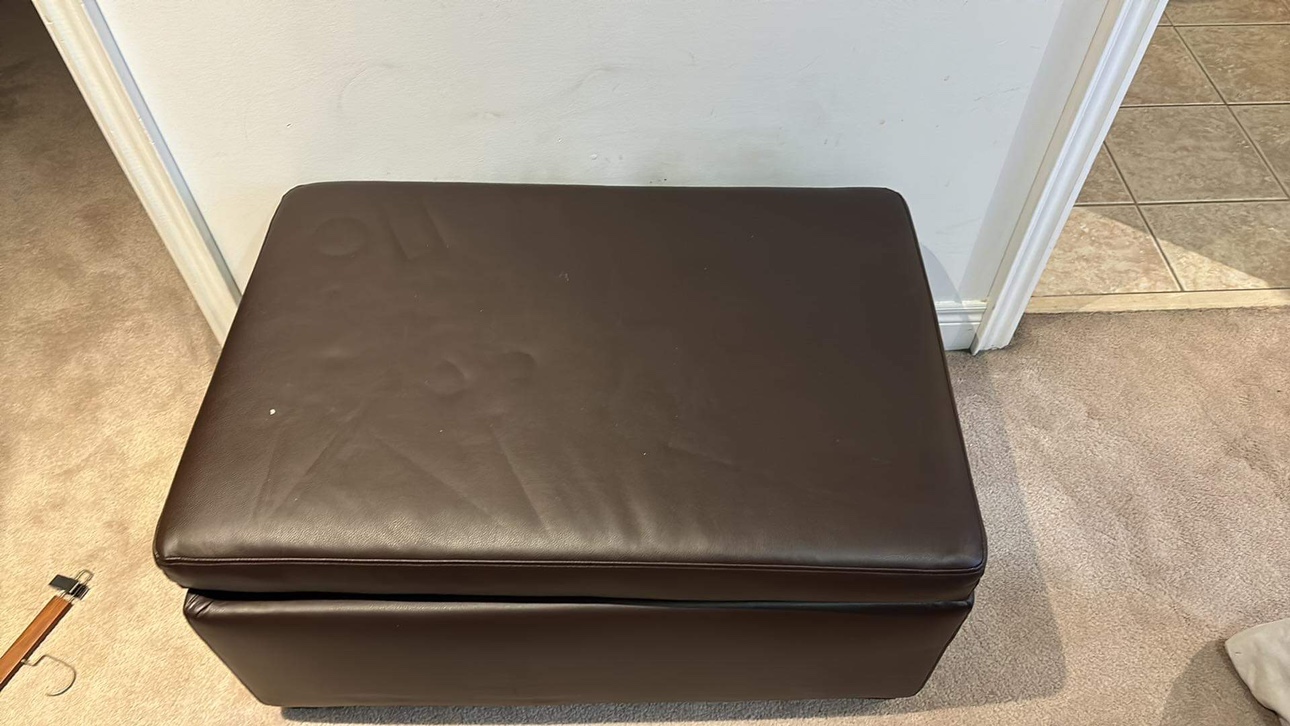 Couch - photo 2