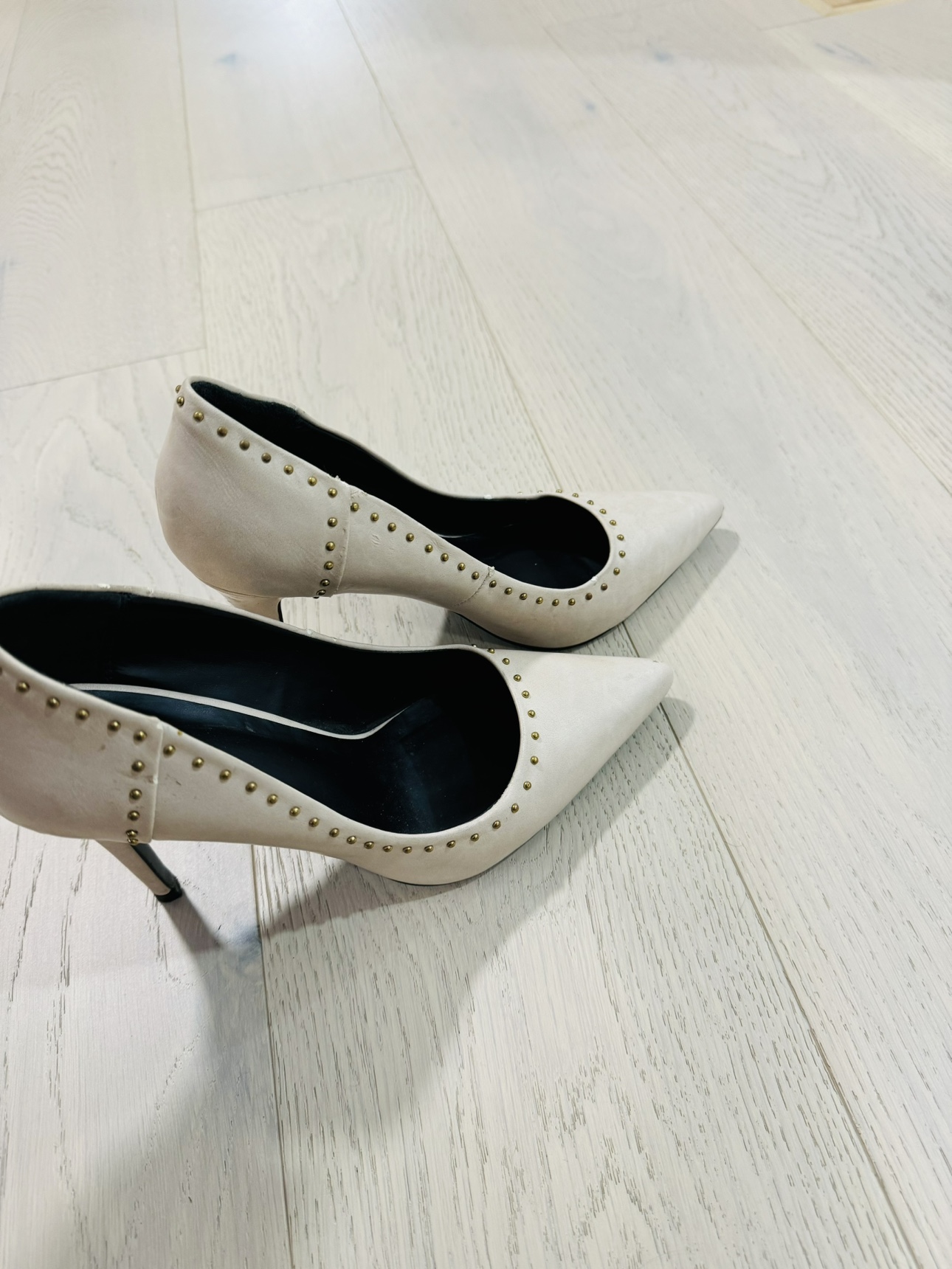 Women’s shoes thumbnail