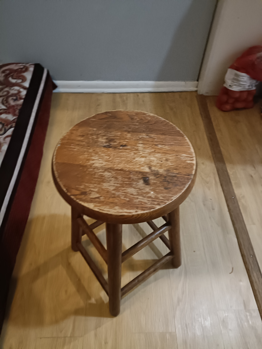 Round counter stool