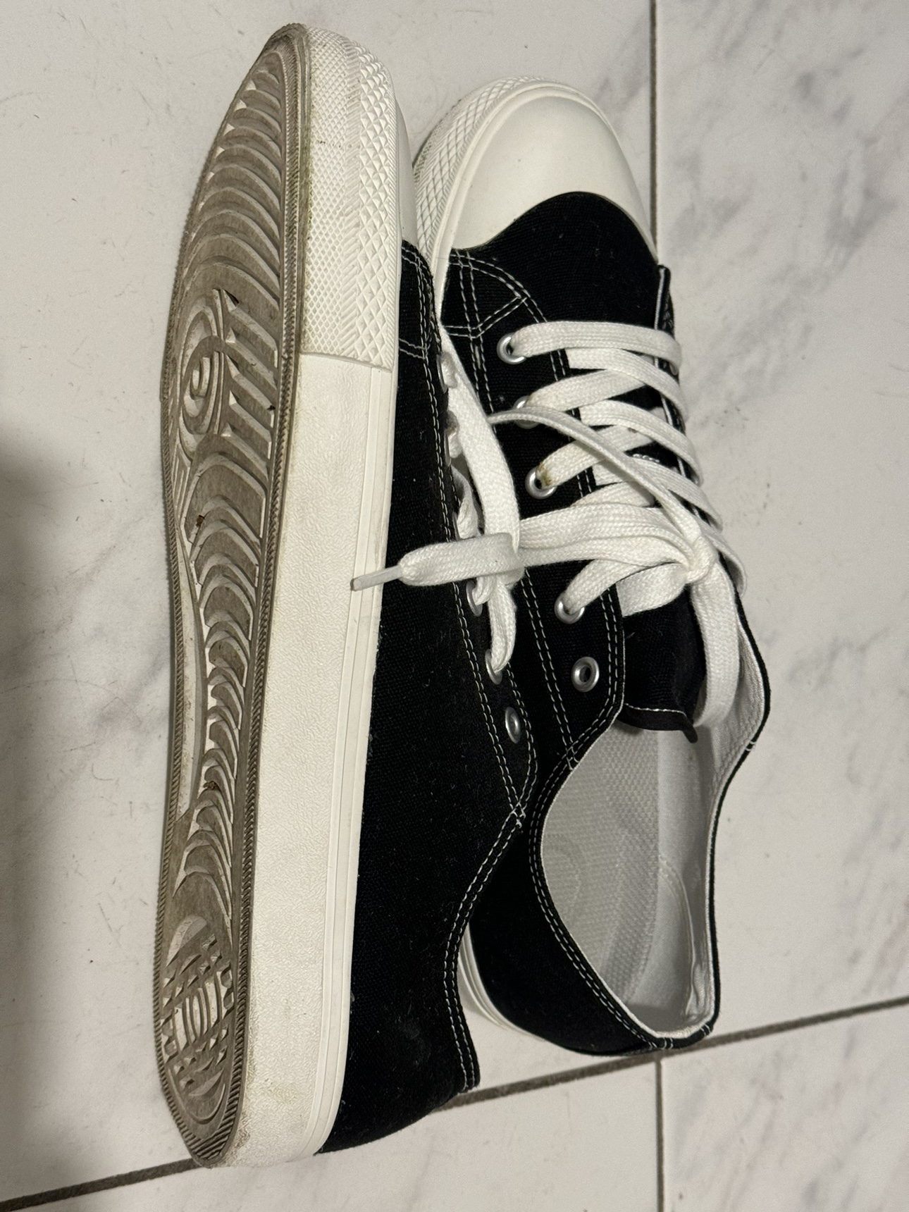 Like New MUJI Men’s 10.5 Sneakers image indicator(2)