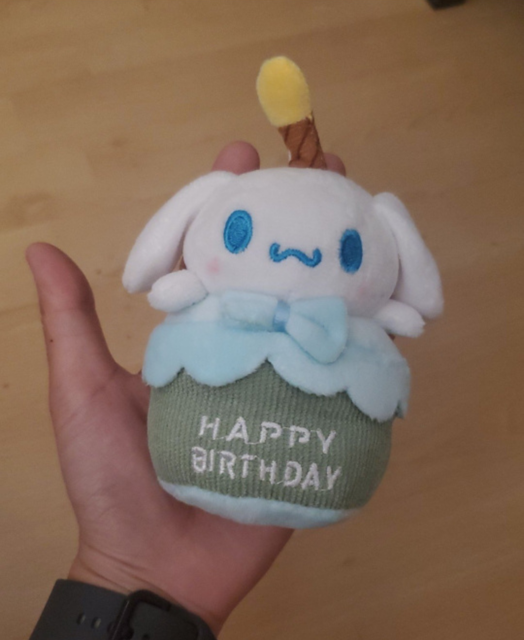 Sanrio Cinnamoroll cupcake plush keychain image indicator(3)