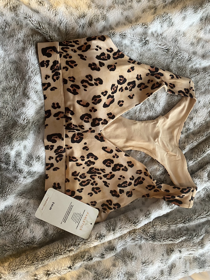NWT Fabletics On-The-Go Midi Medium Impact Sports Bra - photo 5