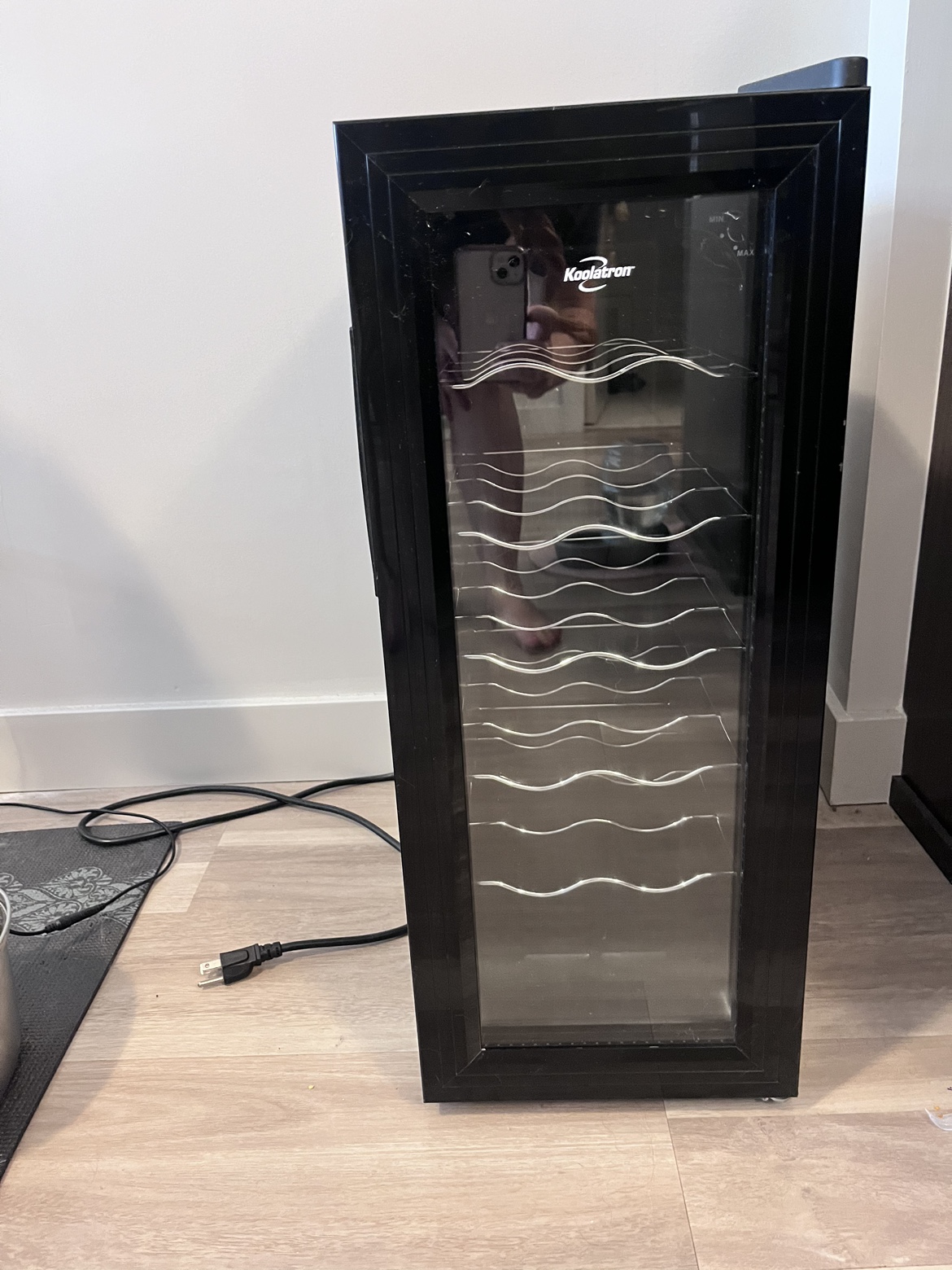 Koolatron wine fridge - photo 2