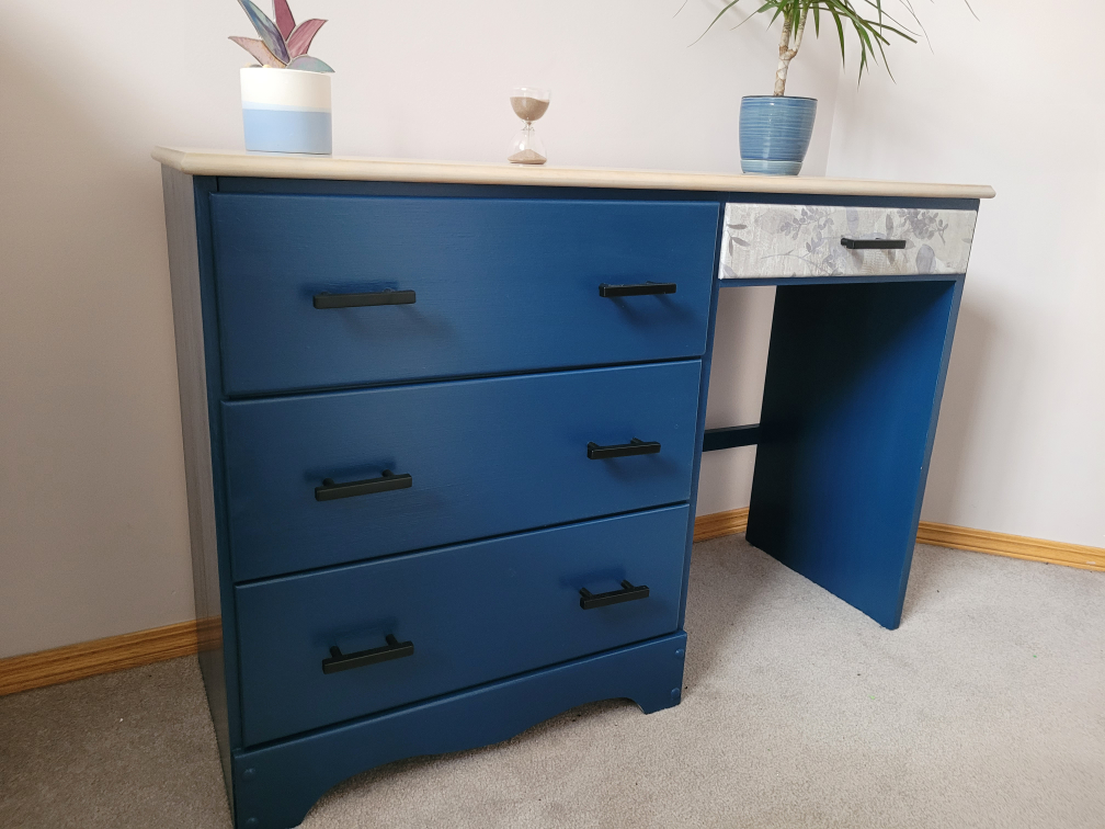 Beautifully Restored Desk or Makeup Table - photo 3