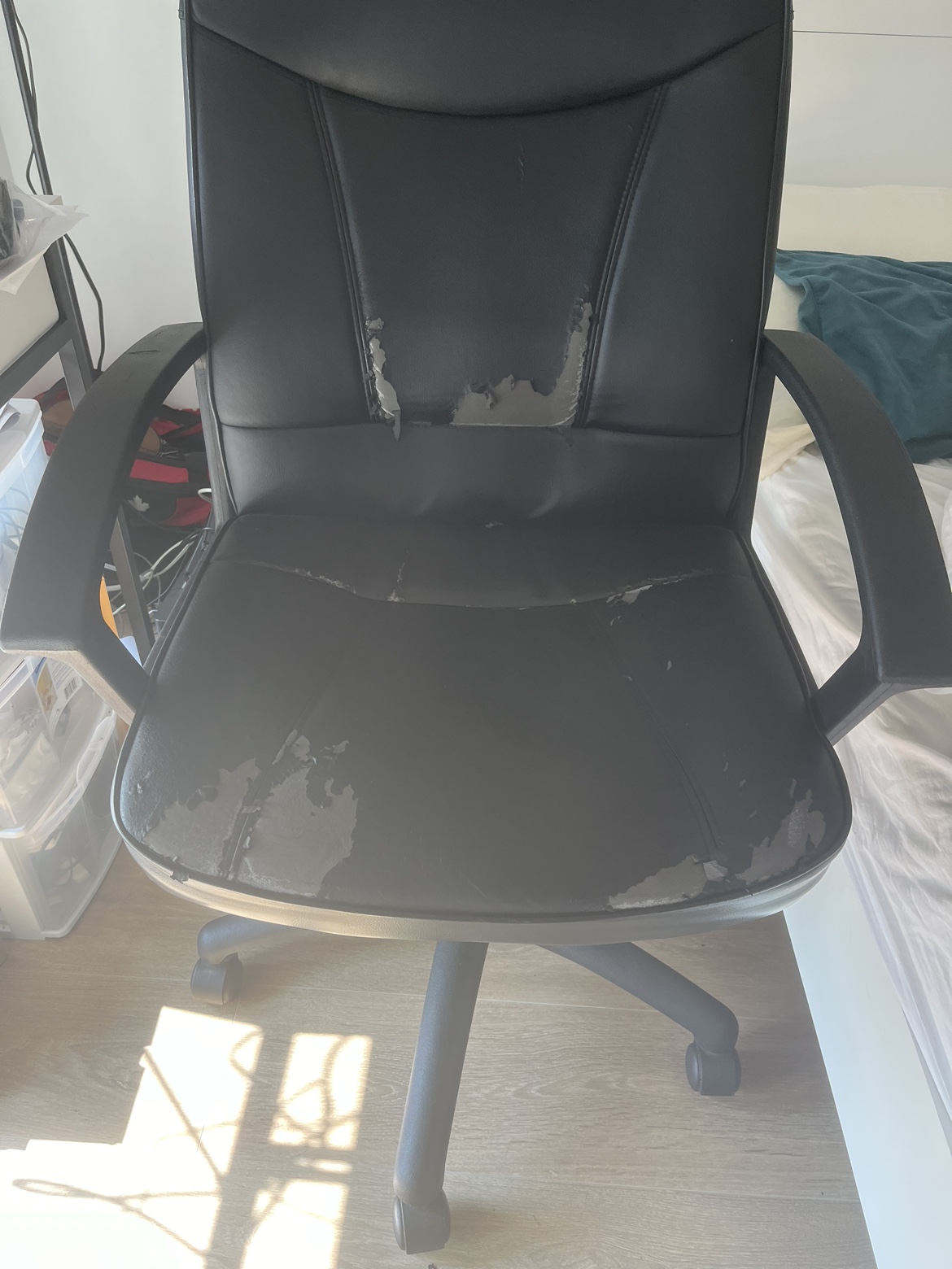 Black office chair thumbnail