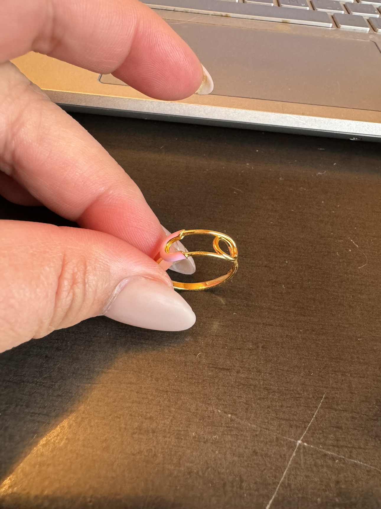 brand new safety pin ring with pink resin - photo 3