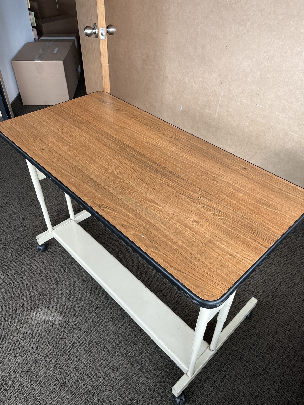 Office desk #freecycle thumbnail