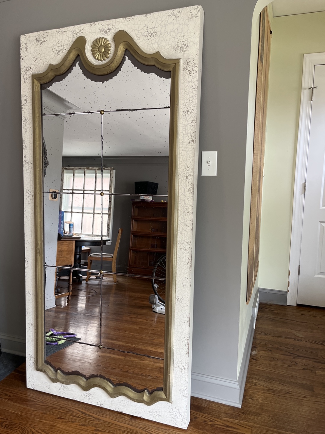 Standing mirror