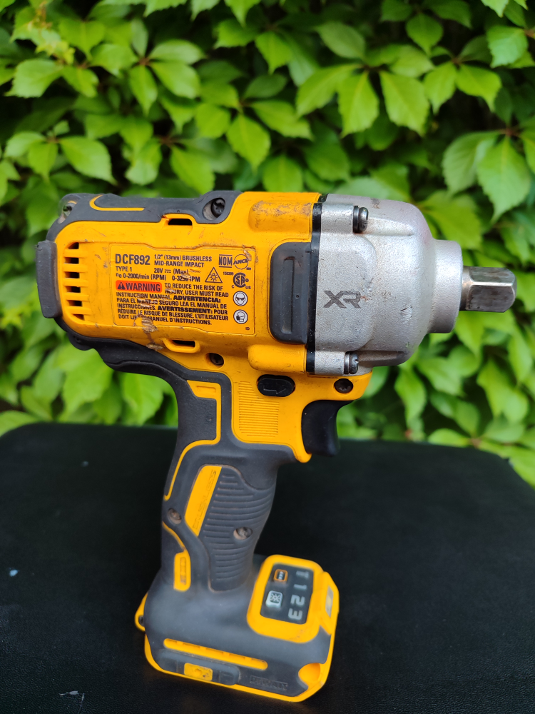 DEWALT DCF892 / 20V MAX 1/2" MID-RANGE IMPACT WRENCH (TOOL ONLY) - photo 3