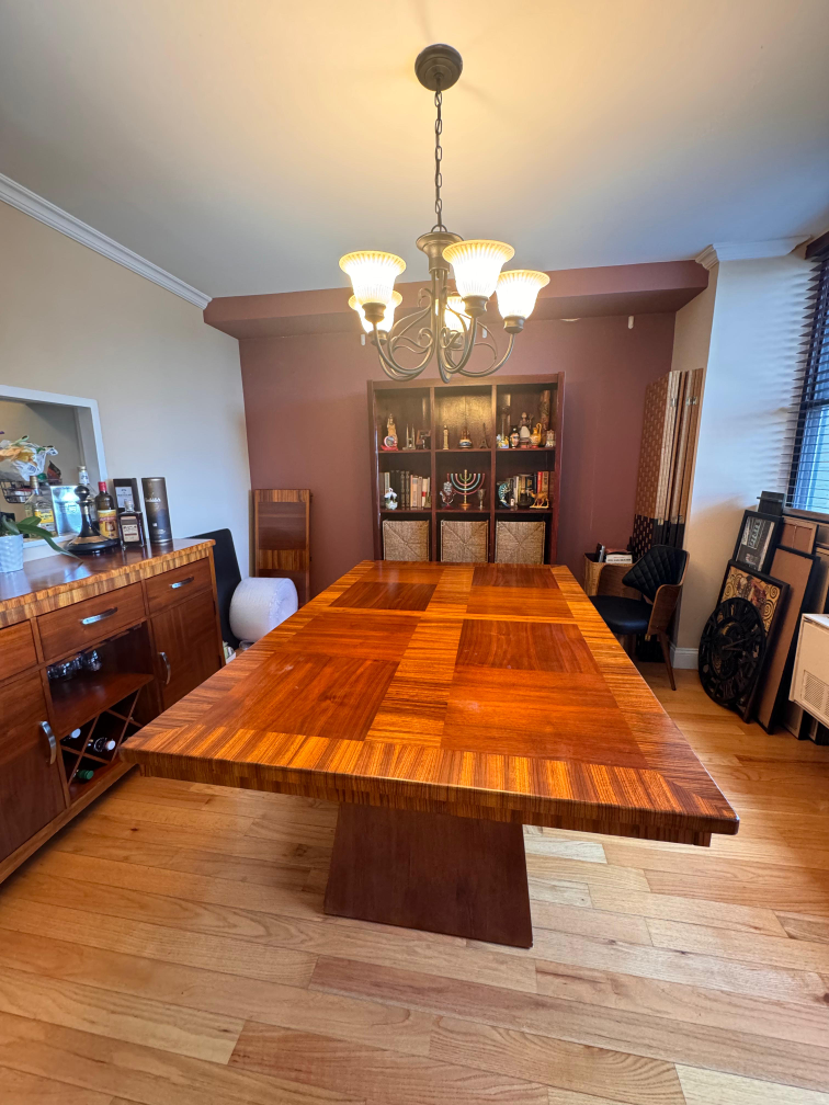 dinner table for 8 (extendable)
