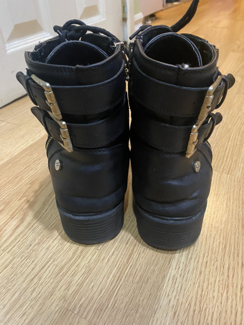 Women’s BLACK ANKLE BOOTS image indicator(6)