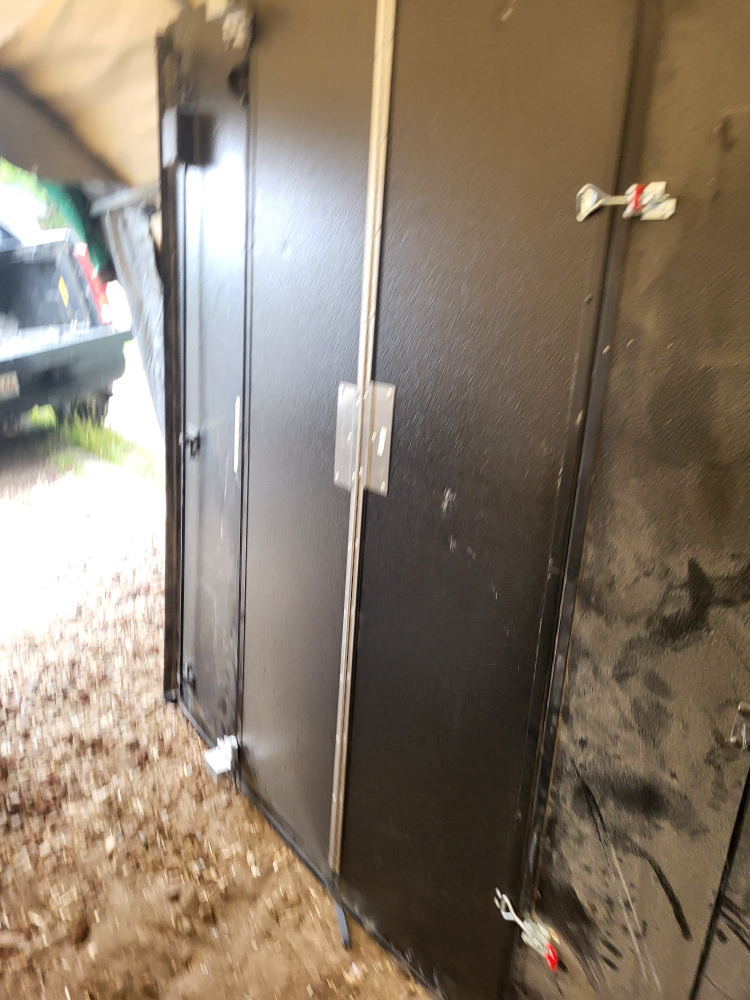 FOR SALE: QUAD FOLD HARD TONNEAU TRUCK COVER