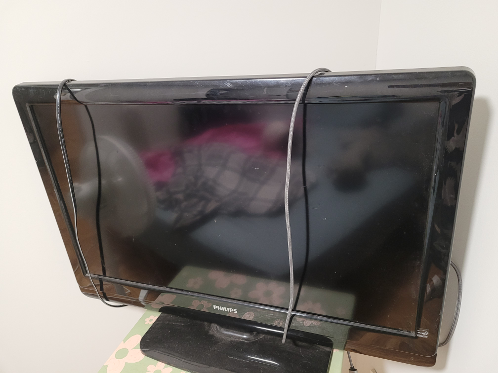 TV (moving sale) - photo 2