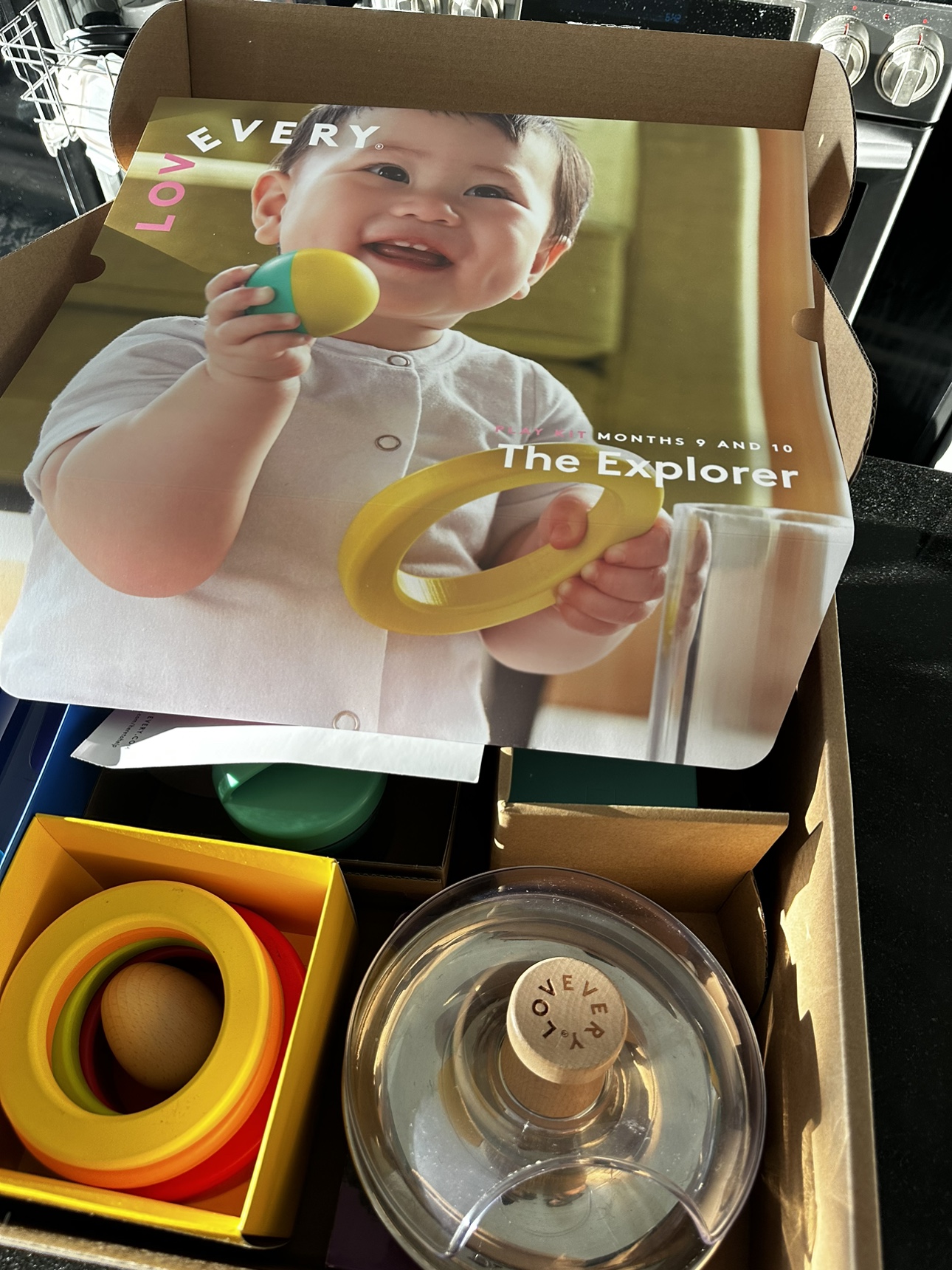 The explorer kit Lovevery image indicator(2)