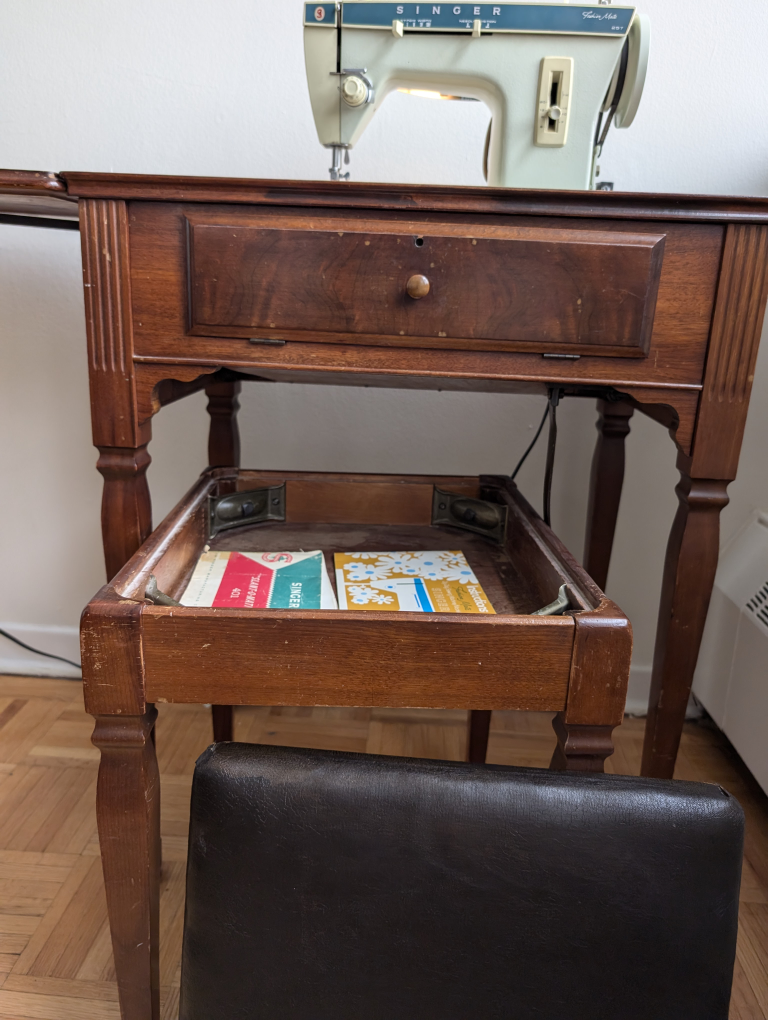 singer fashionmate 257 sewing machine includes table image indicator(2)