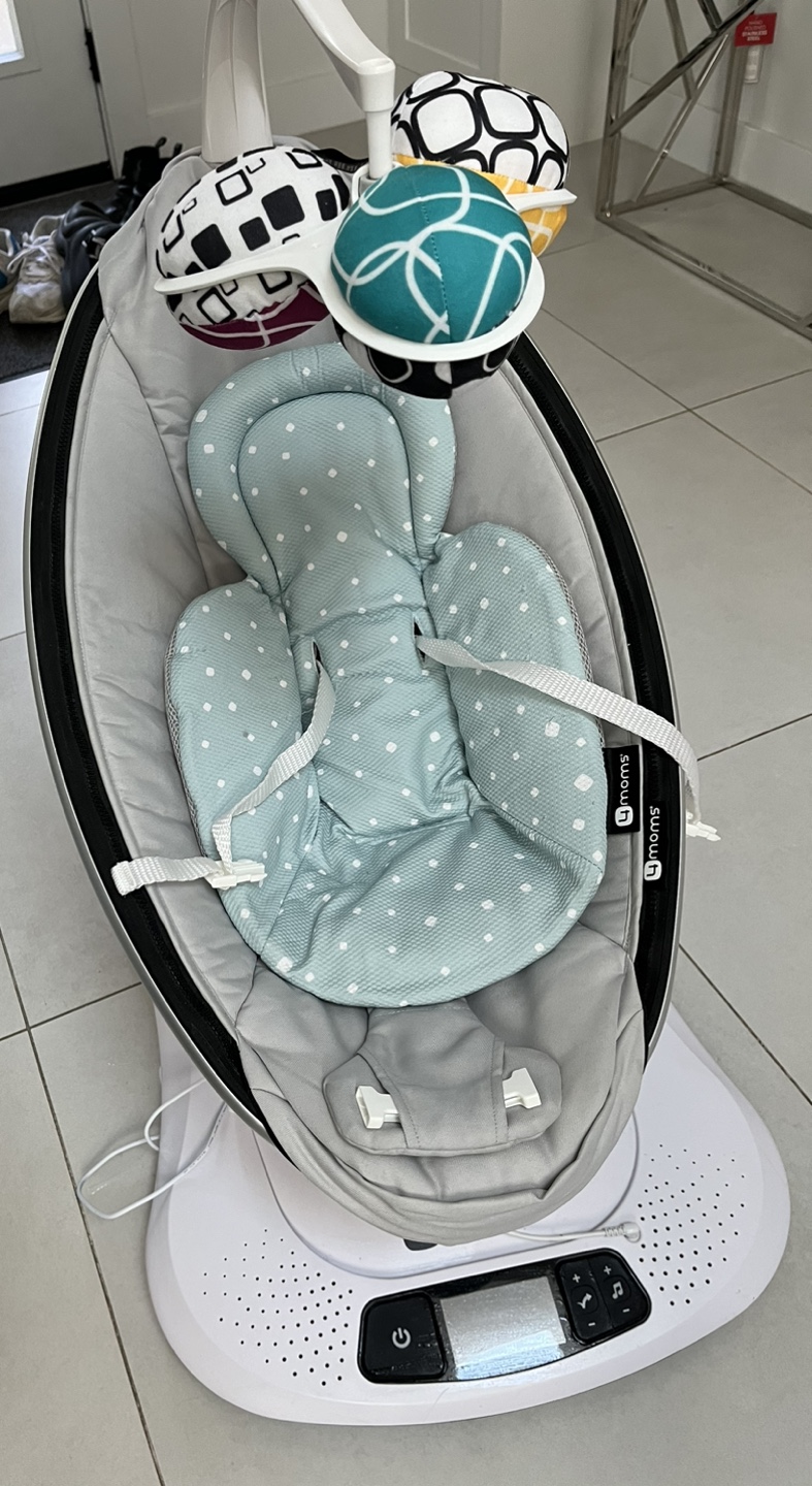 MamaRoo Swing 4- Classic Grey with New Born Insert