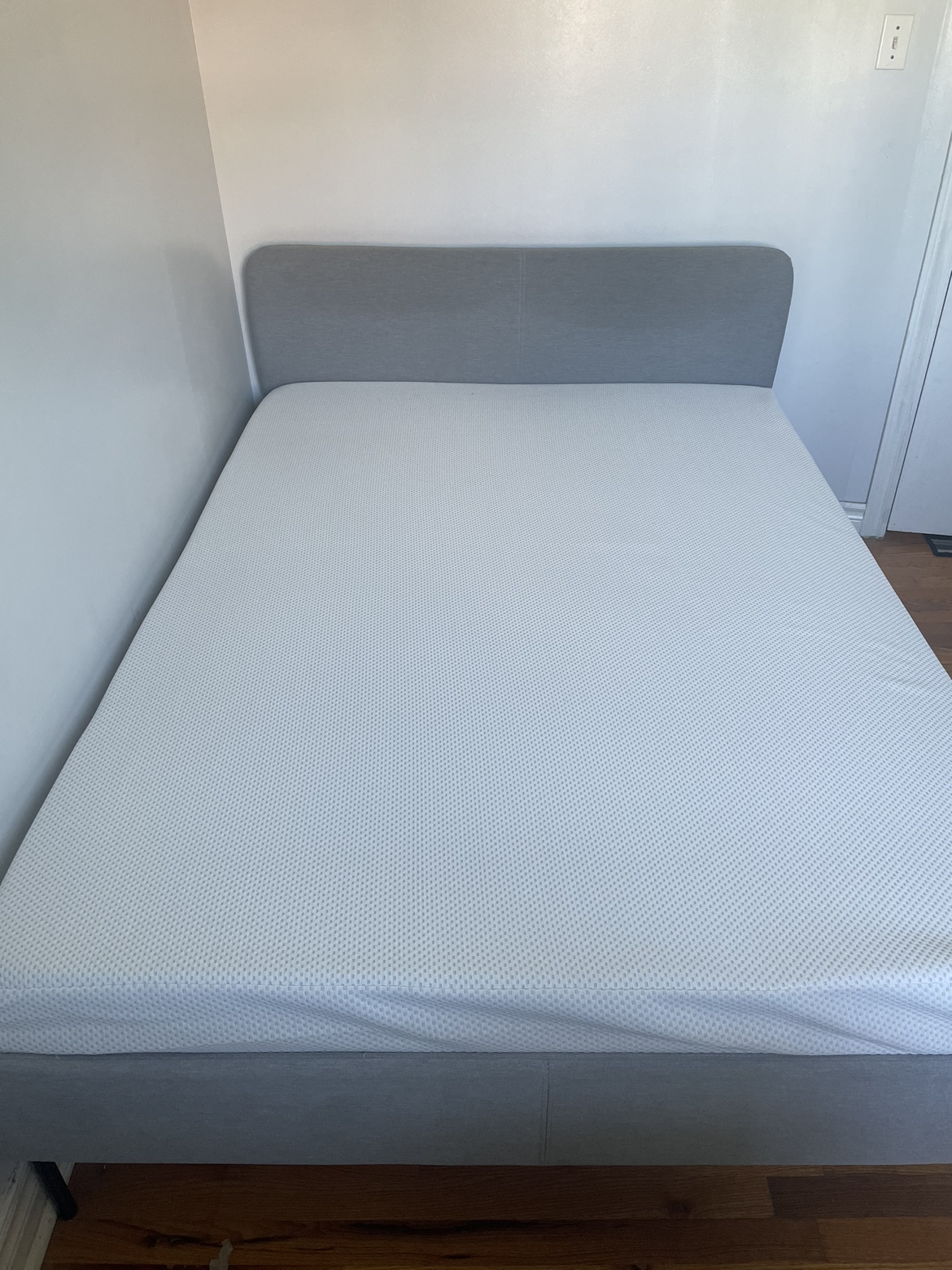 Zinus Full Mattress, 8 Inch Gel Memory Foam w waterproof cover thumbnail