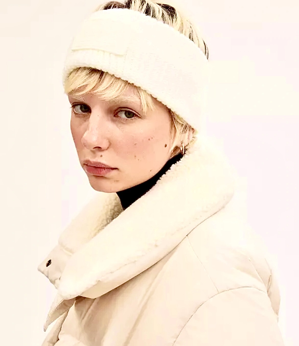 🍓NEW! COACH Winter Headband With Rubber Patch image indicator(3)