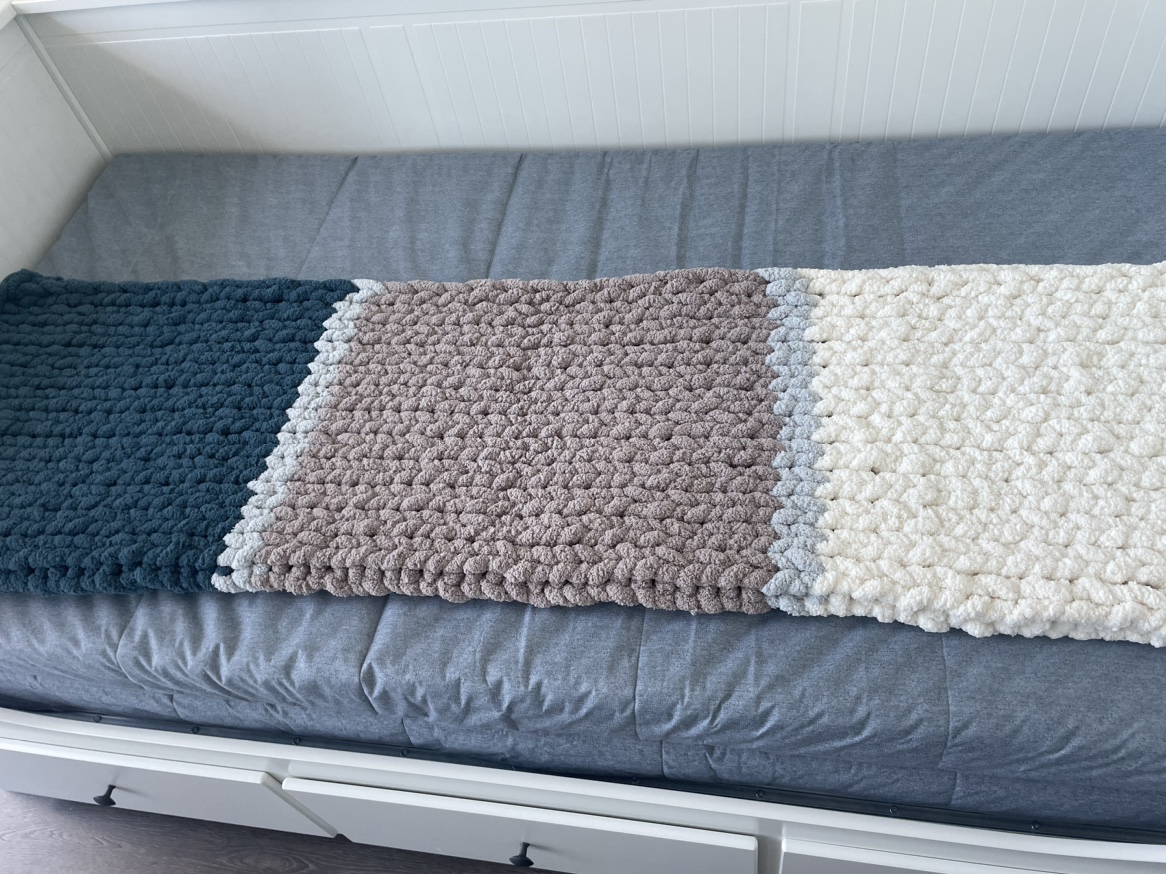 Cozy knitted chunky blanket! image indicator(2)