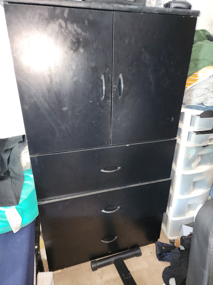 Free Tall Chest of drawers/dresser