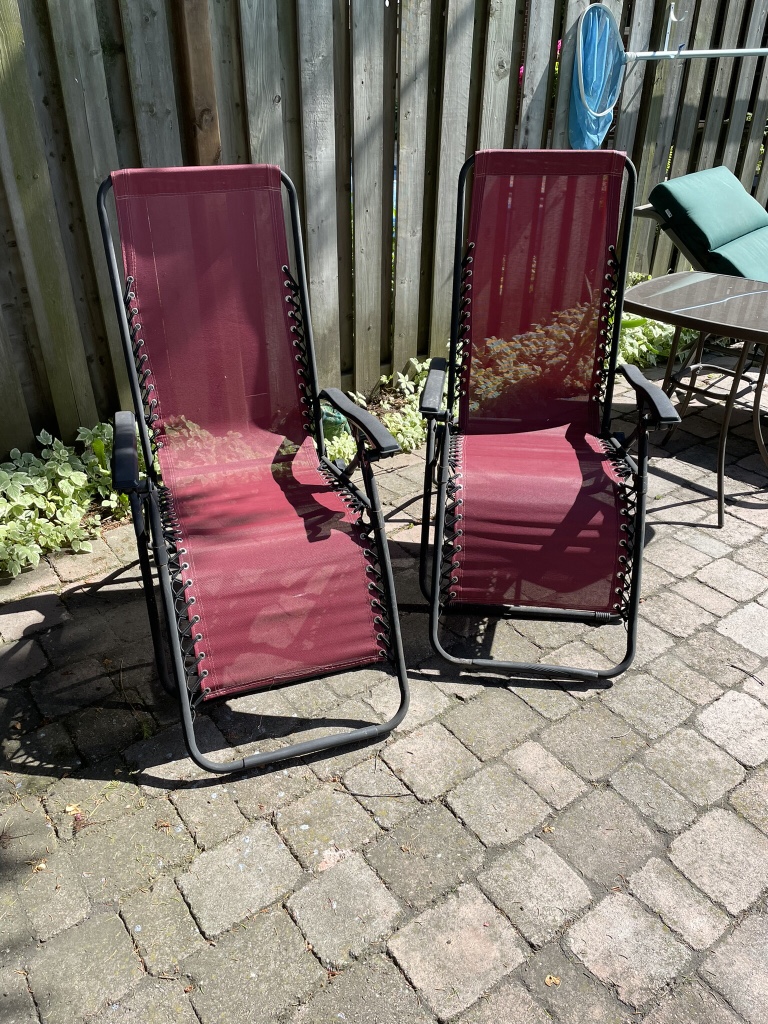 Zero gravity chairs