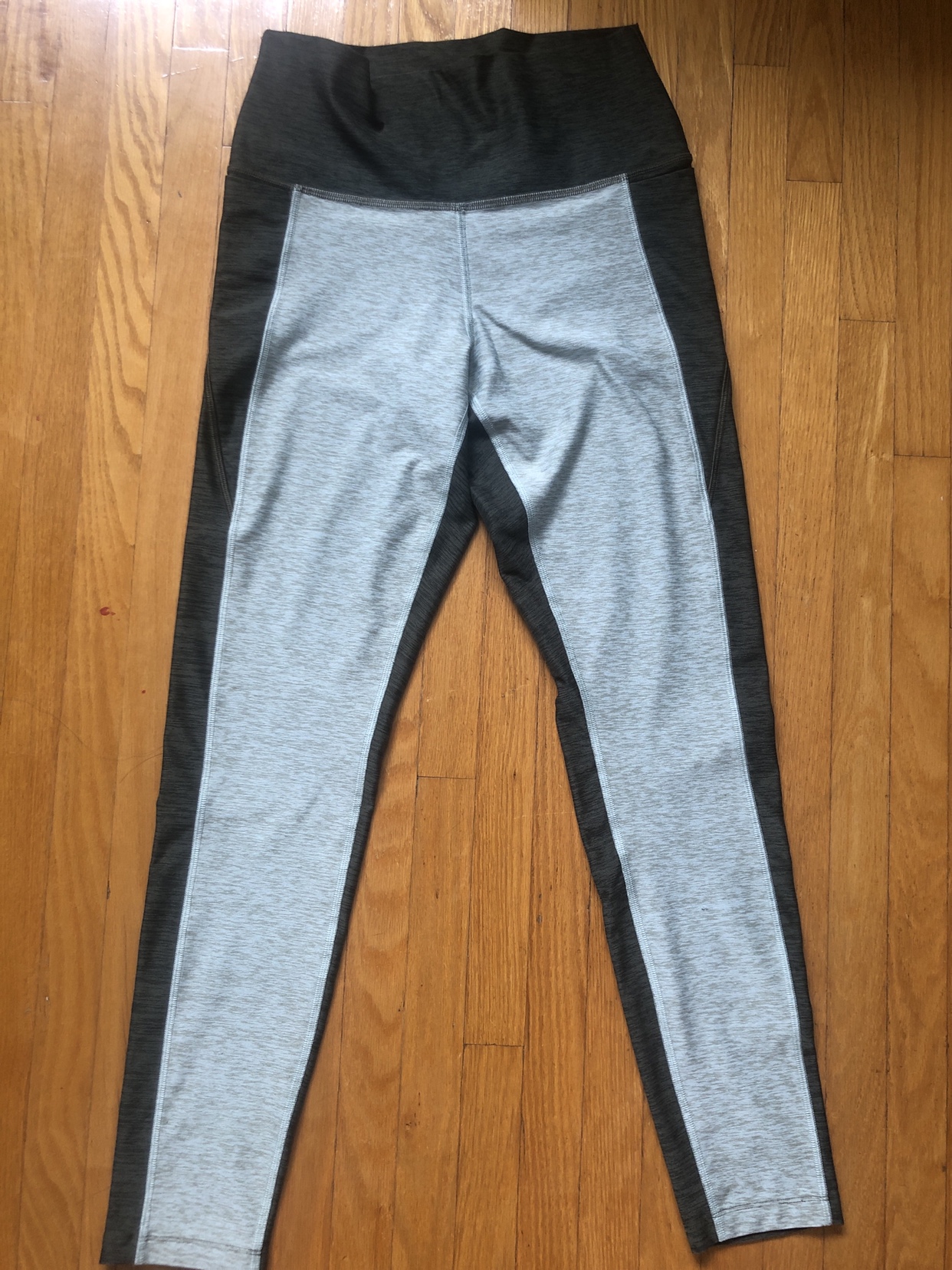 PINK workout leggings image indicator(2)