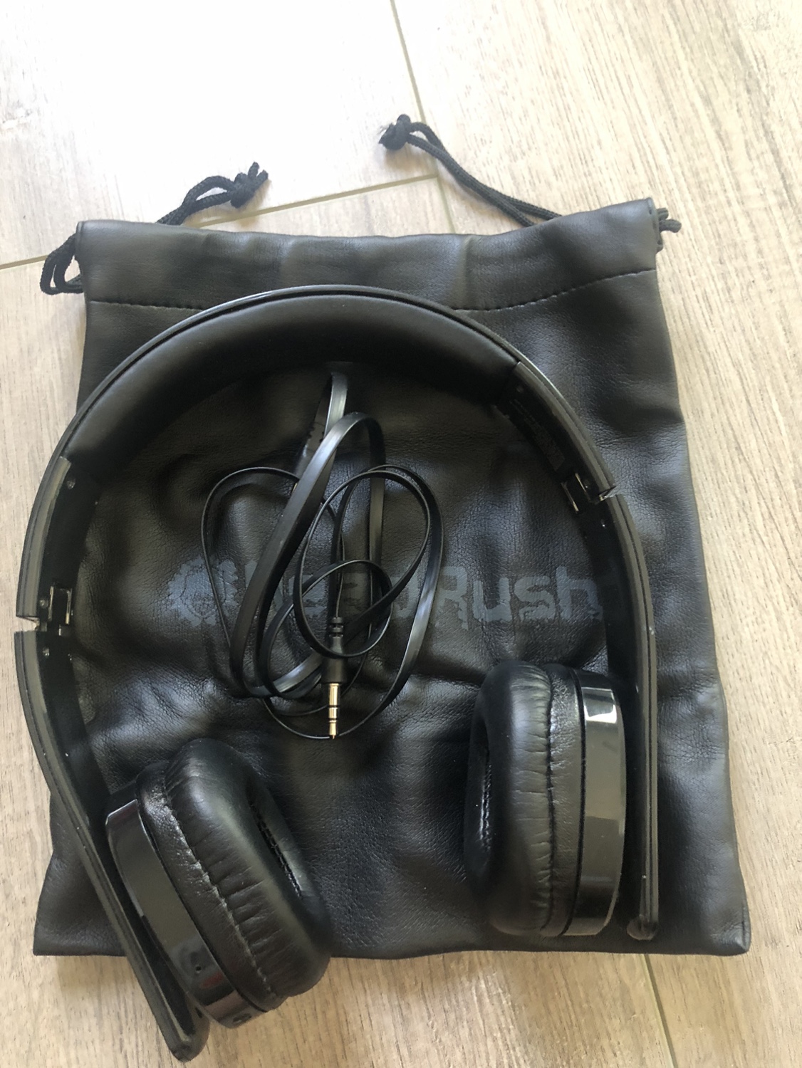 **Head Rush Samba Wireless Headphones**