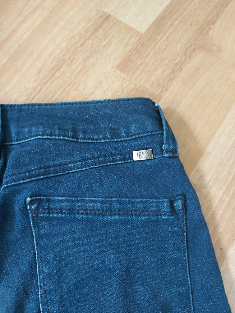 1822 Denim knee length shorts, size 6 image indicator(6)