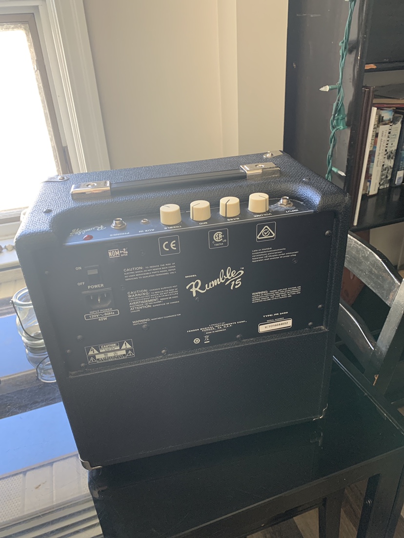 Fender 15 Bass Amp - photo 2