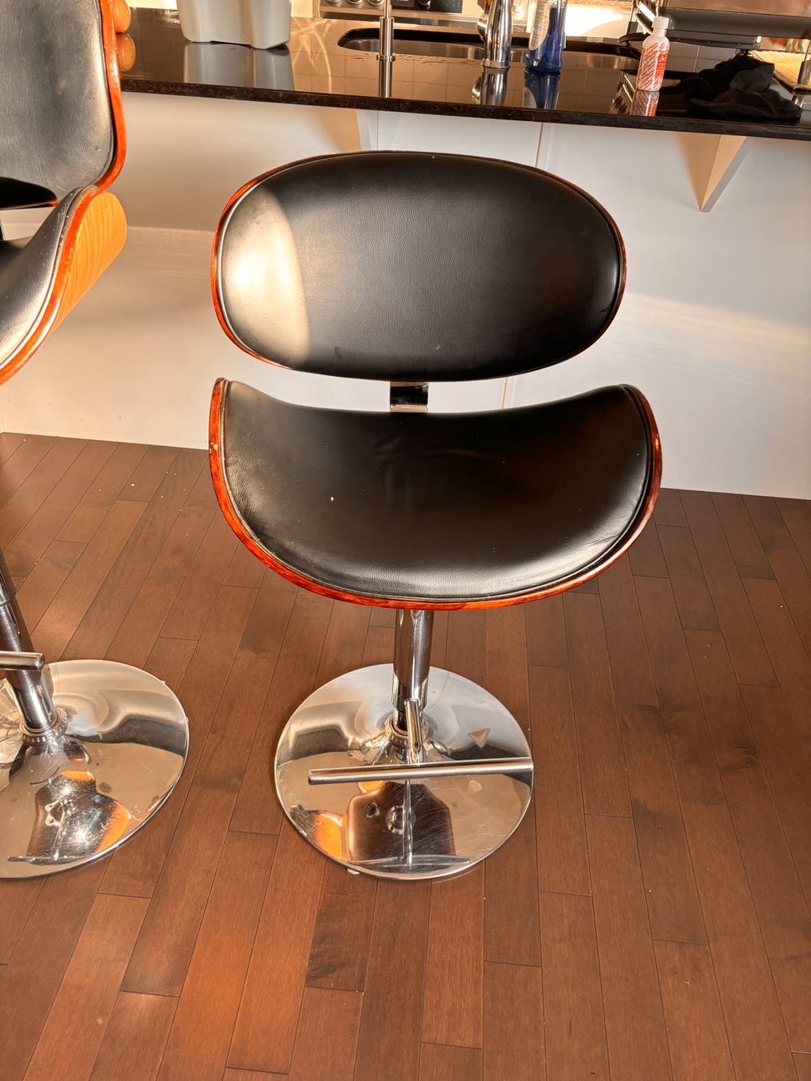 2 adjustable bar chairs - photo 2