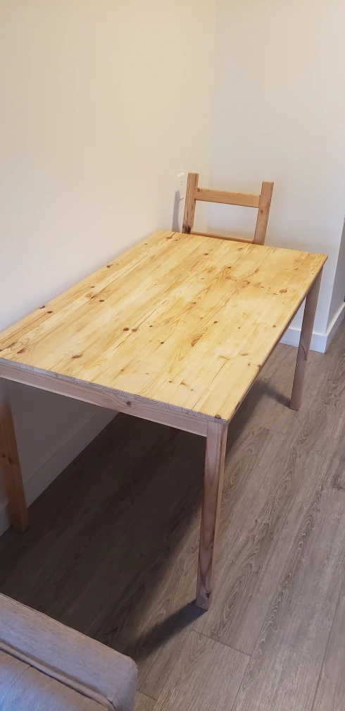 Table and chair thumbnail