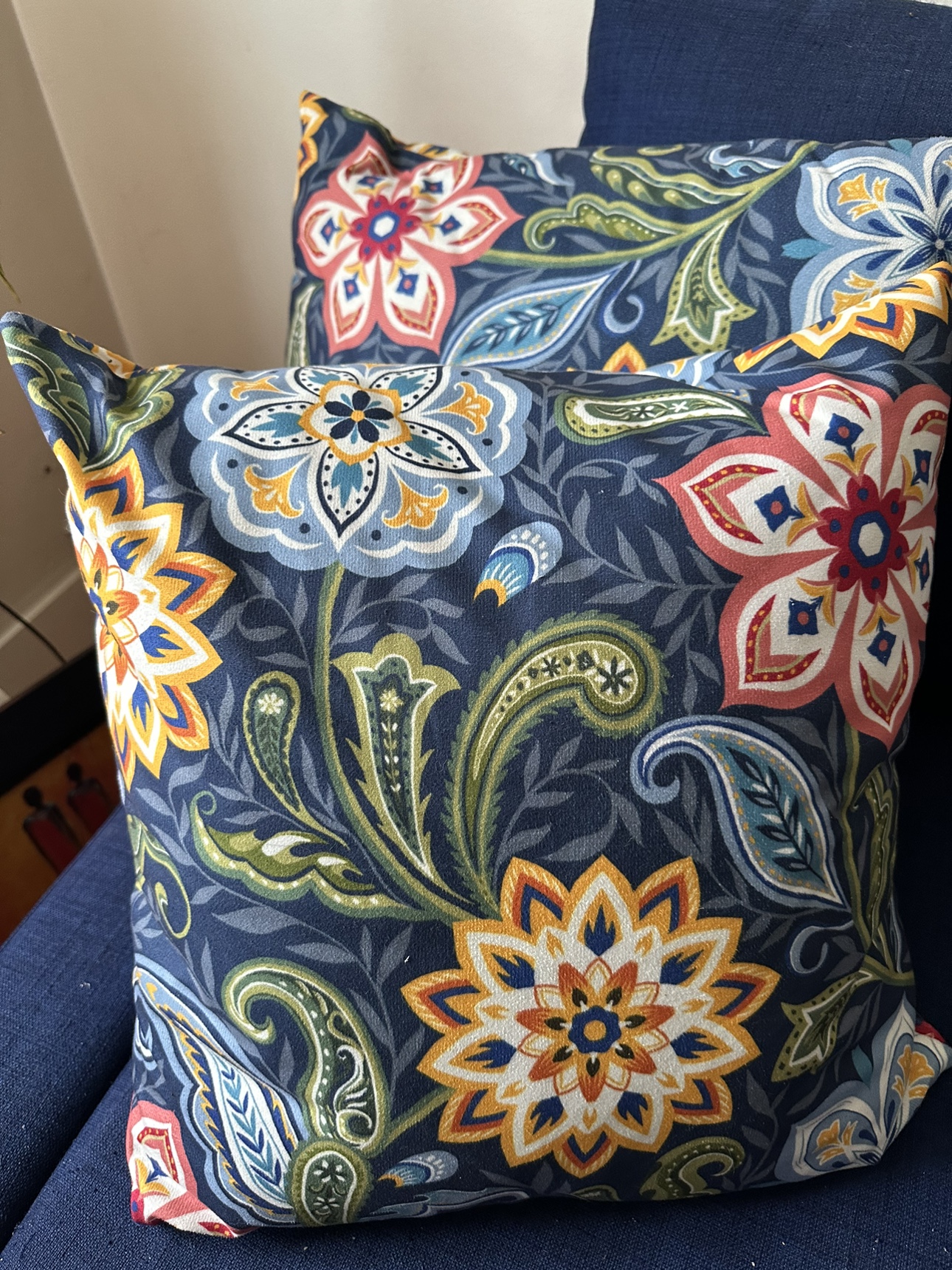 Decorative pillows (2) - photo 5